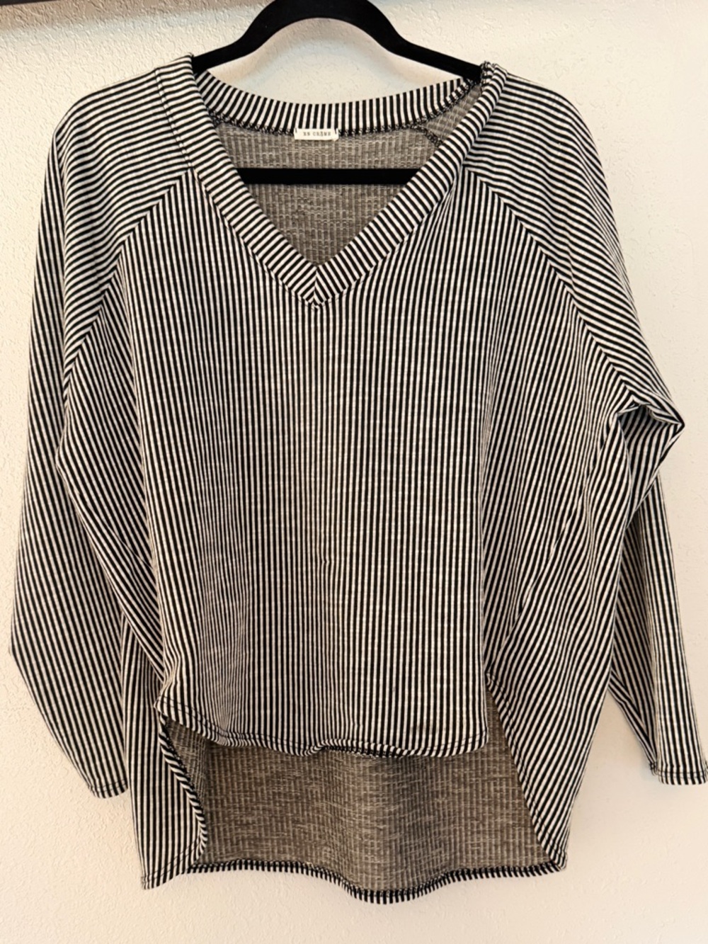 En Creme Black and White Striped Long Sleeve V-Neck Top